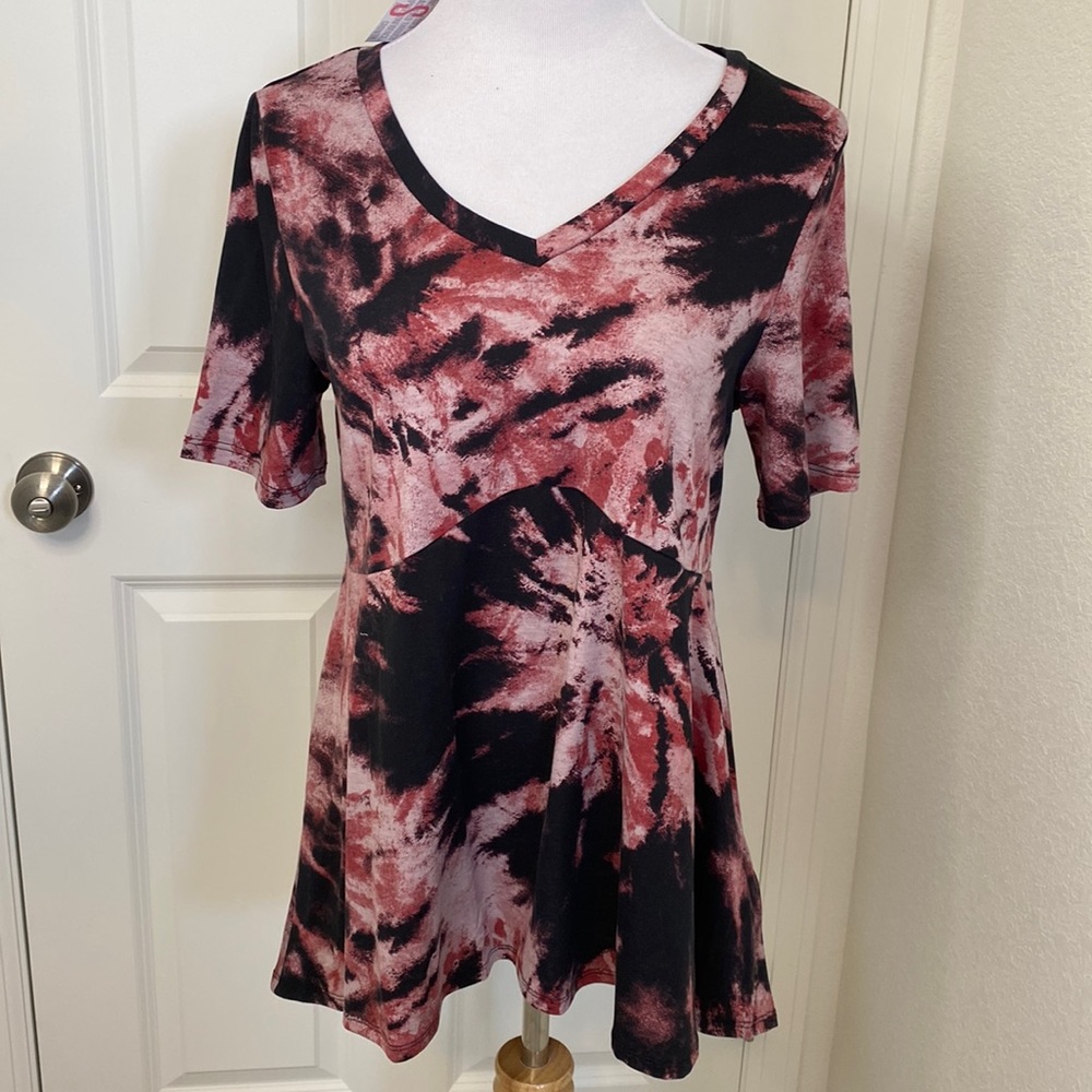 NWT LuLaRoe Jana Top Small 6-8 Black Mauve Burgundy Tie Dye Swing V Neck